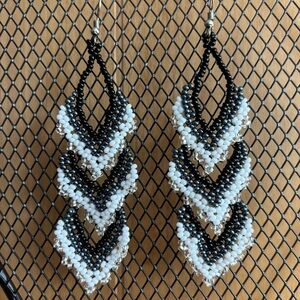 💕New Listing 💕 Beautiful Chakira bead three-leaf earrings